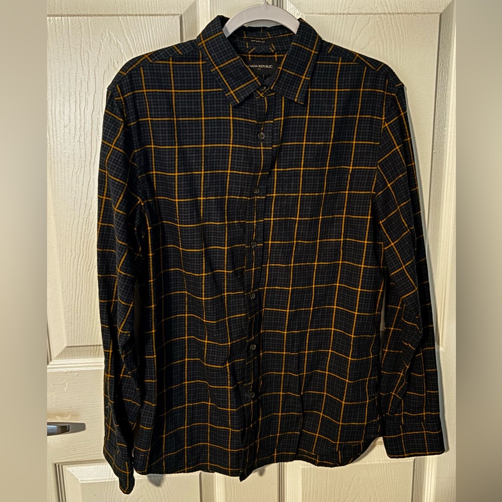 Banana Republic Plaid Untucked Blue Yellow Button Down (Men’s Medium)